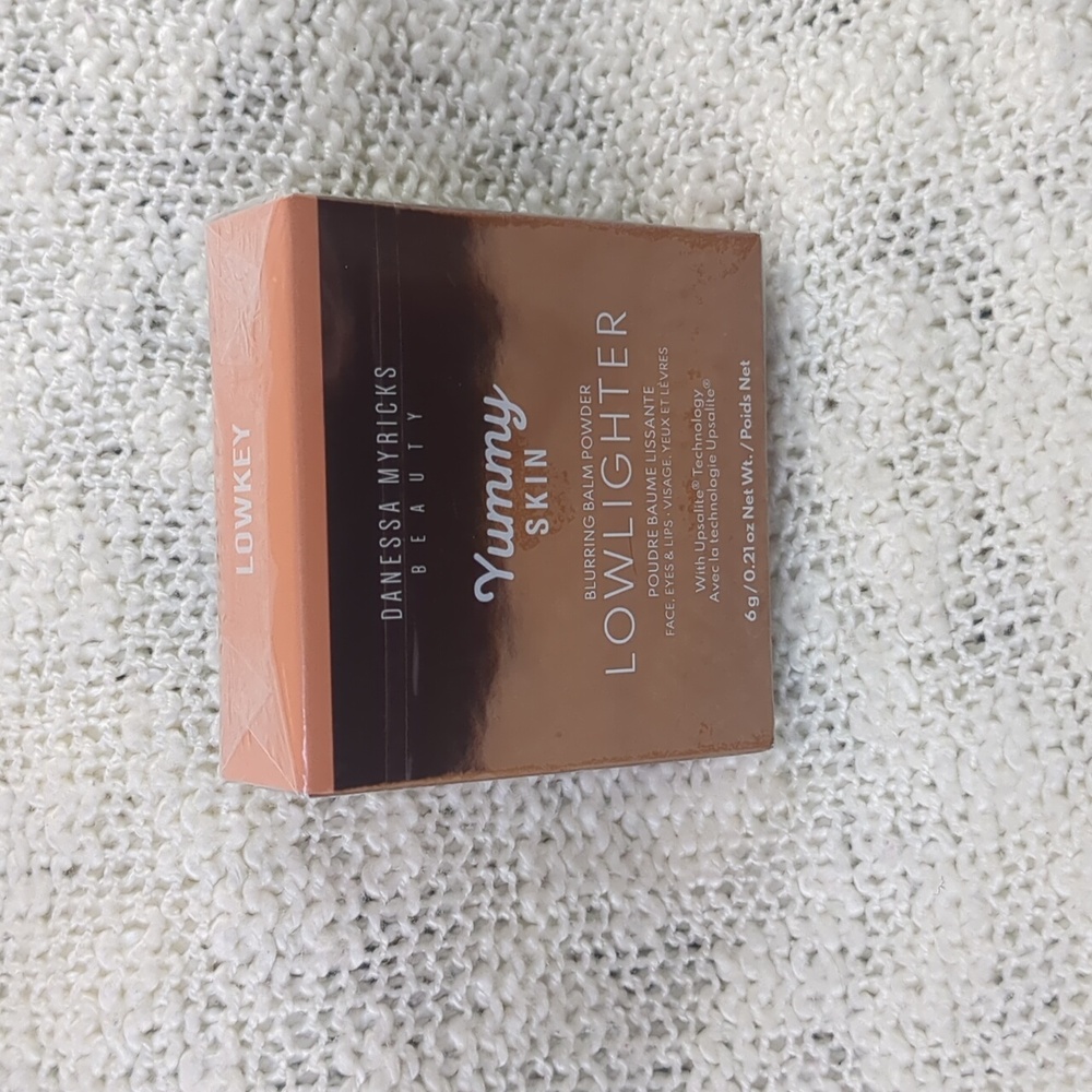 Danessa Myricks Yummy Skin Blurring Balm Powder in Lowkey, 6g/0.21oz - Picture 11 of 11